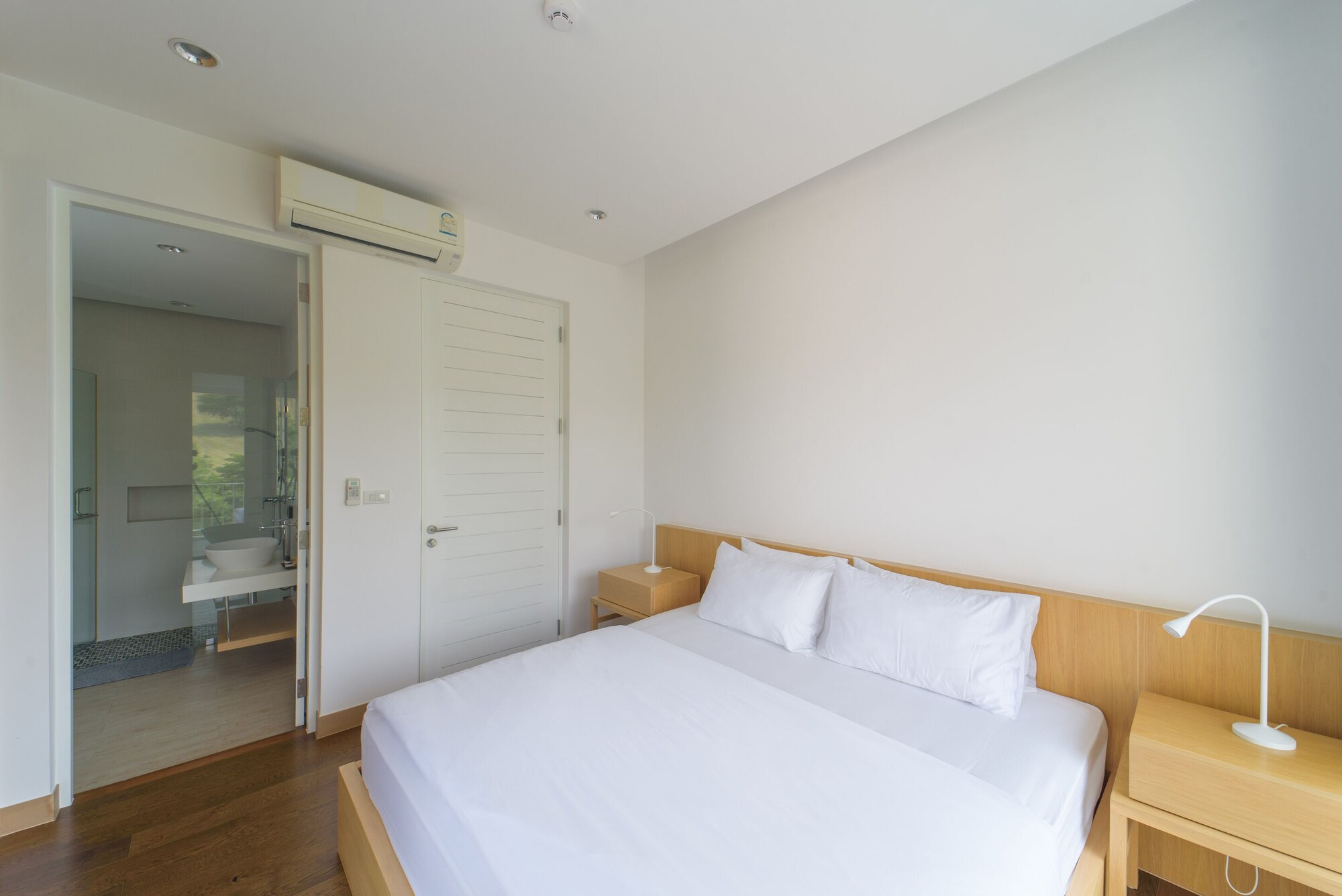 Suite, 1 King and 2 Queen Beds, Creek View