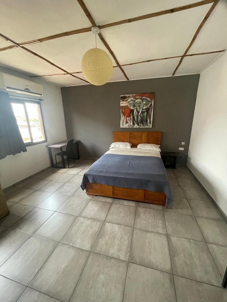 Omanye Lodge 18/50