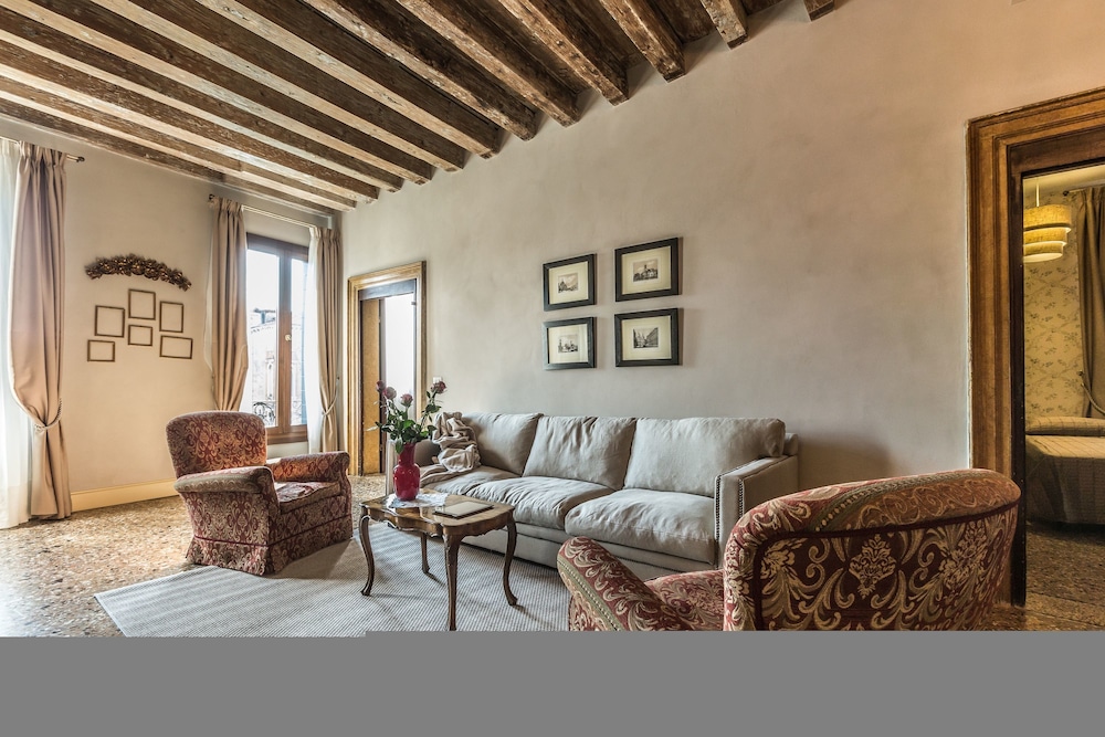 Palazzina Canal 16/37
