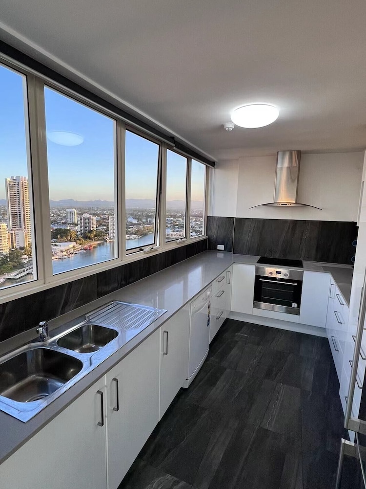 Condor Ocean View Apartments 27/74