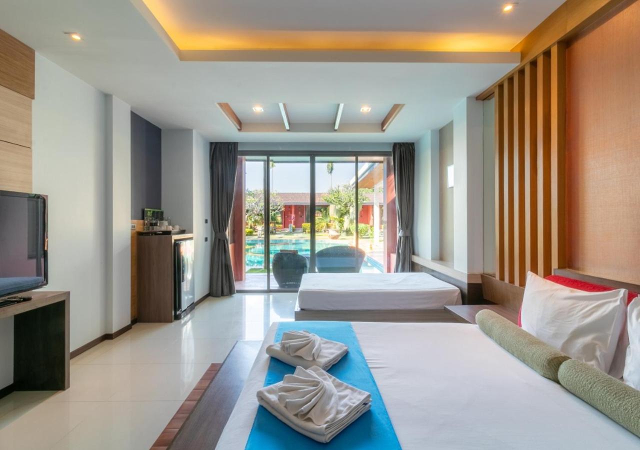Room, Pool Access