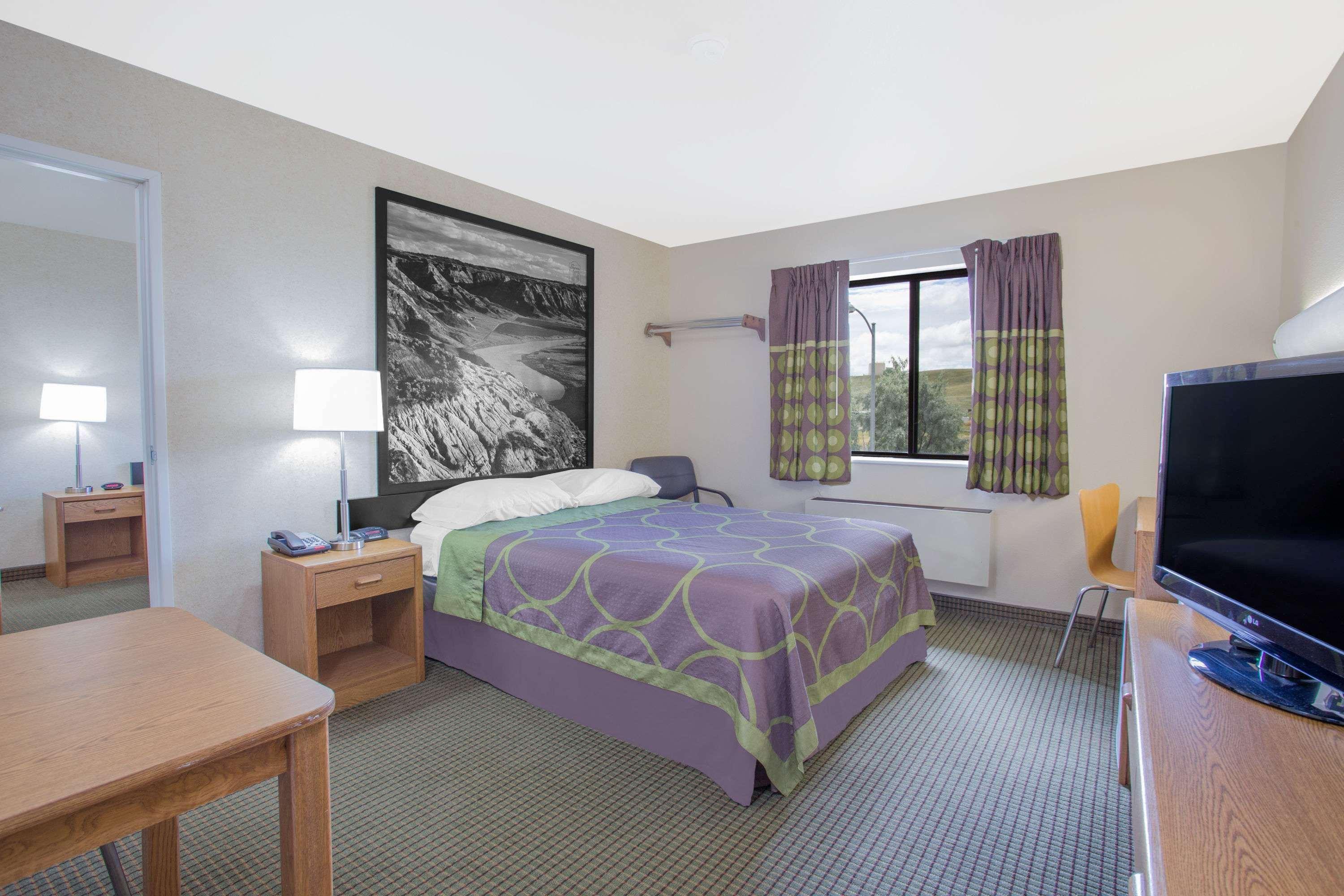Super 8 by Wyndham Havre 7/25