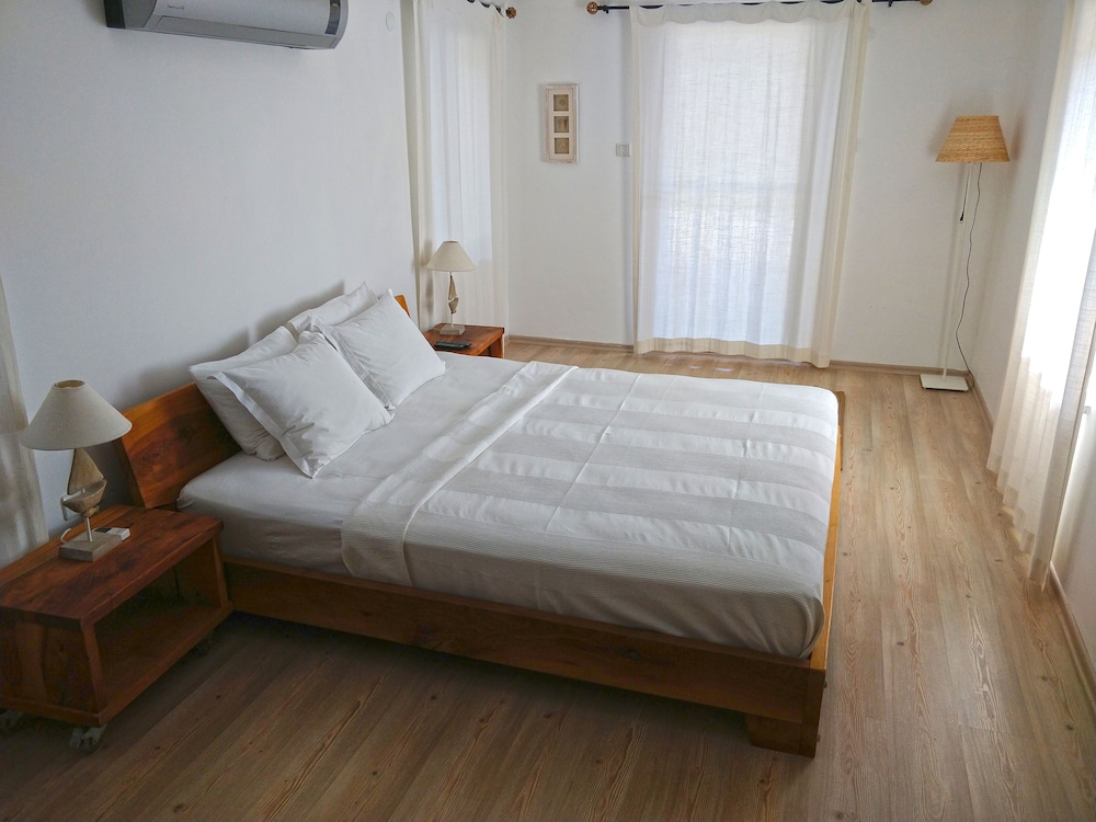 Zephyros Hotel 2/44