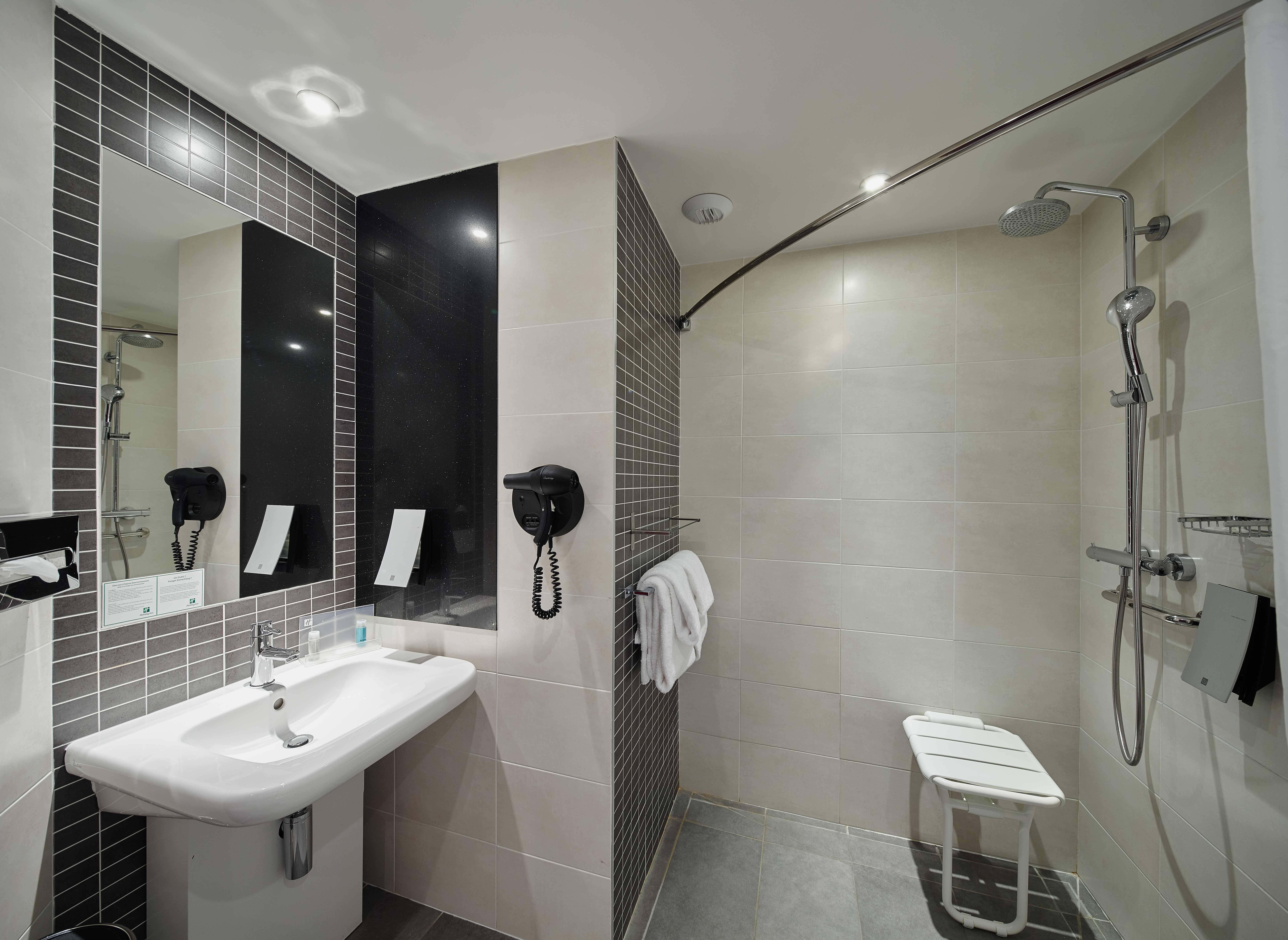 HOLIDAY INN PARIS MARNE LA VALLEE 50/50