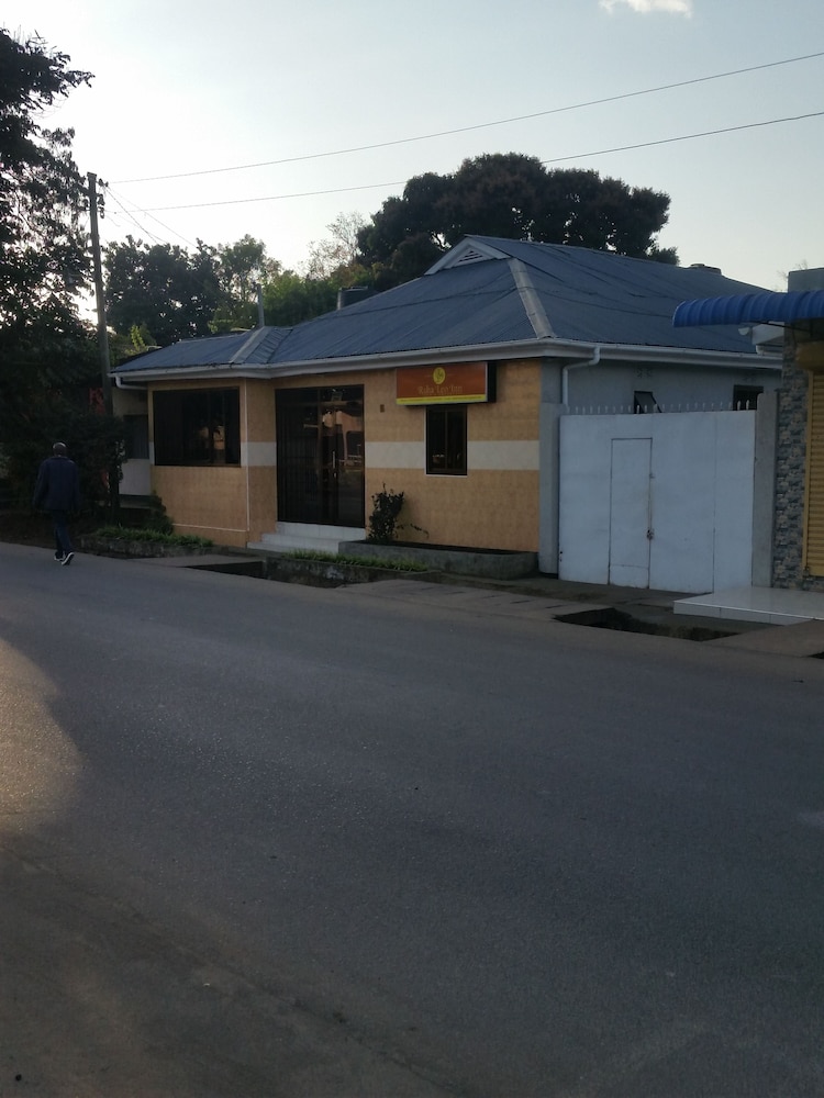 Raha Leo Inn 4/48