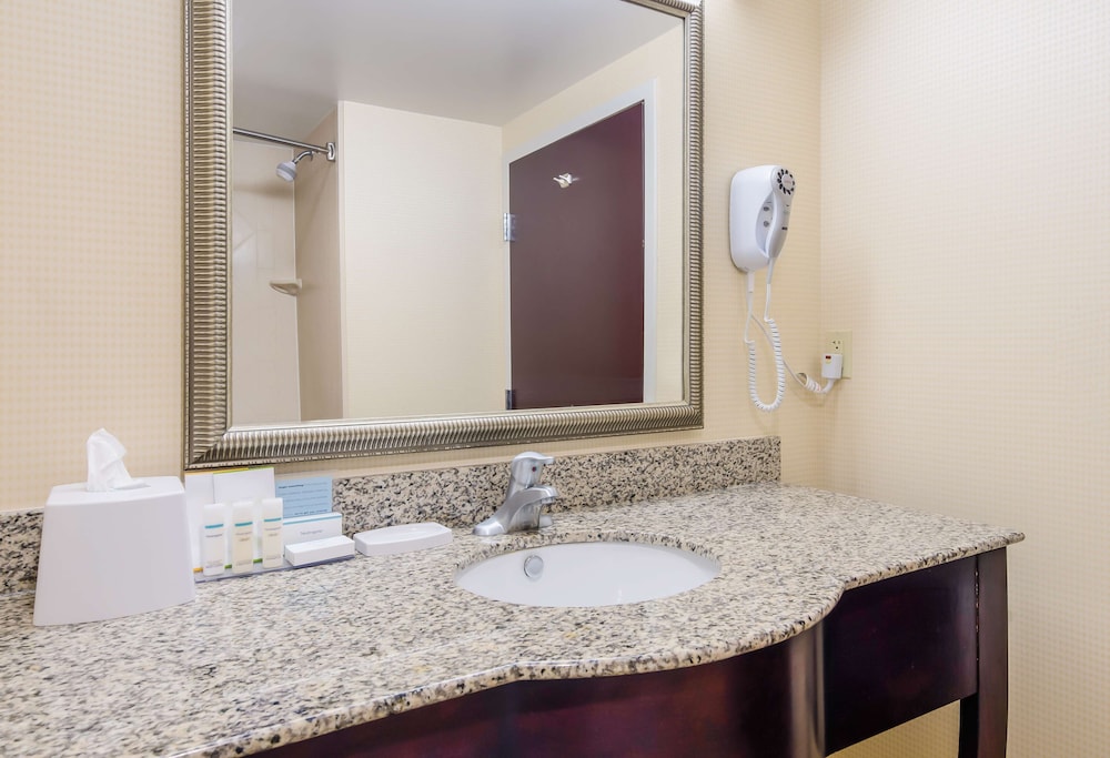 Hampton Inn Galax 11/34
