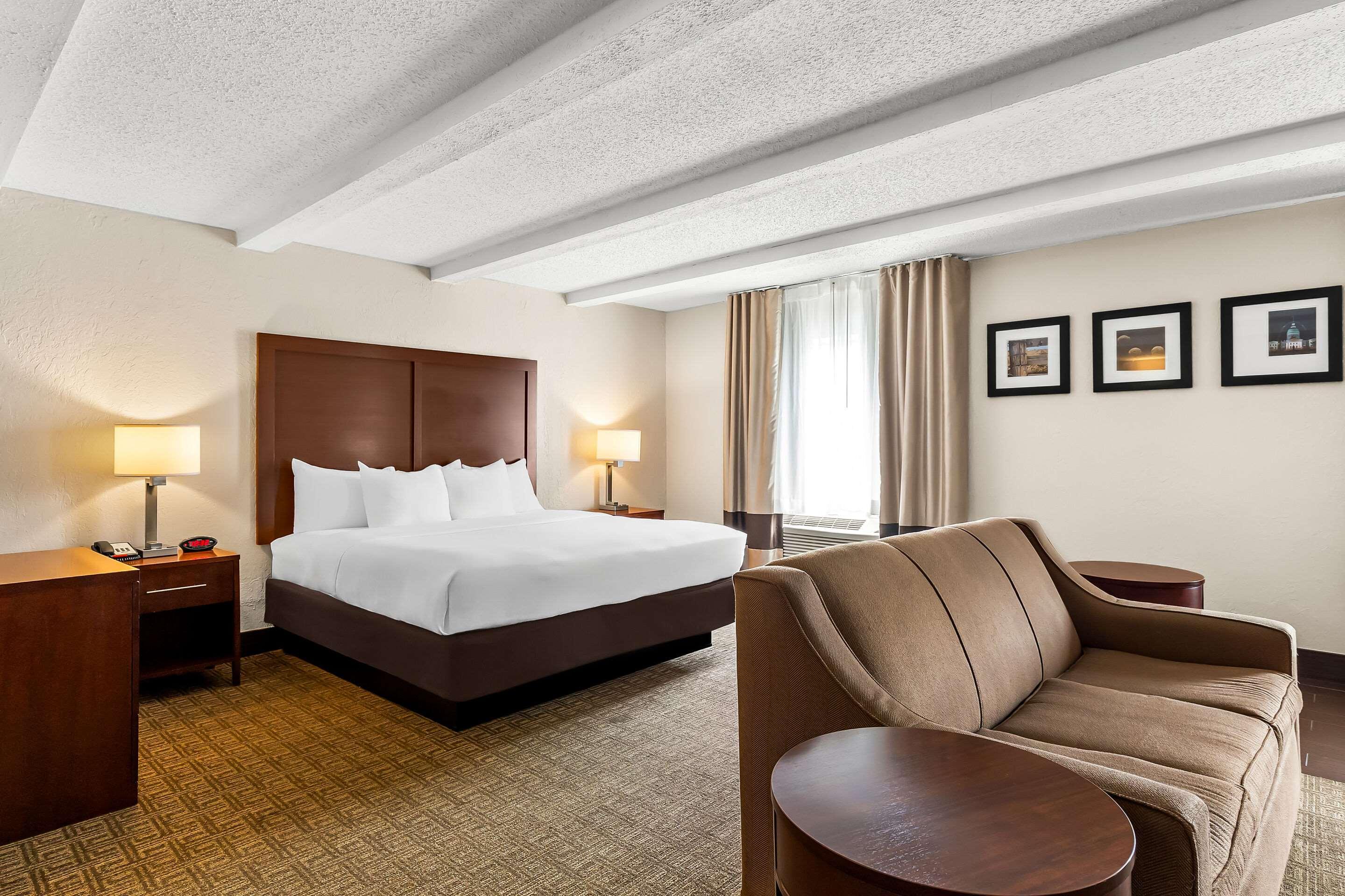 جناح بسرير كينج، Comfort Inn St. Louis - Westport Event Center 4/7