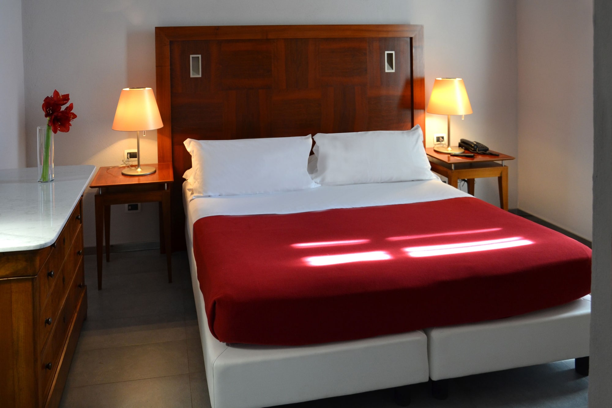 PRESTIGE, SUITE, QUEEN BED, SOFA