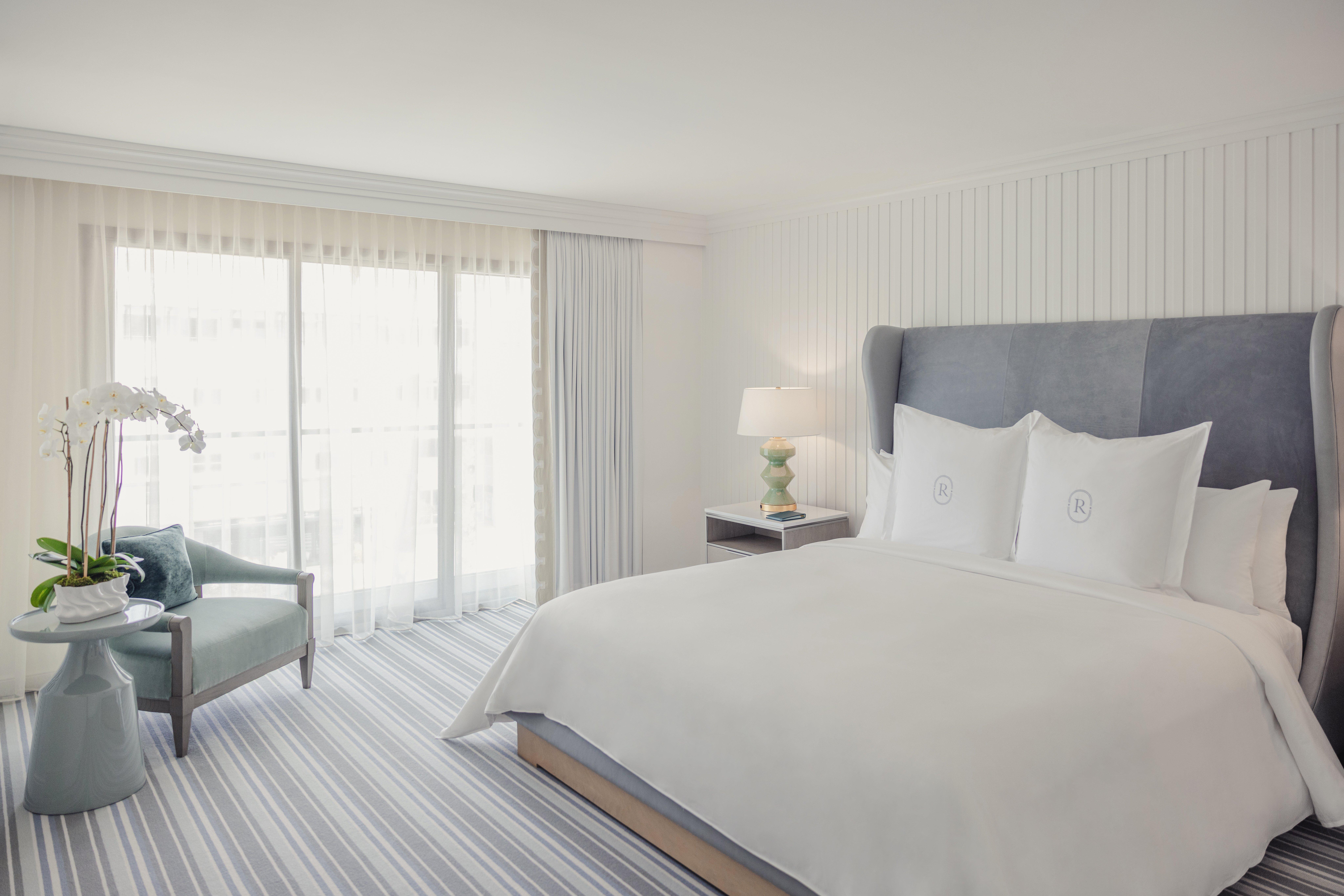 Room, Quadruple, 2 Queen Beds, Pool View
