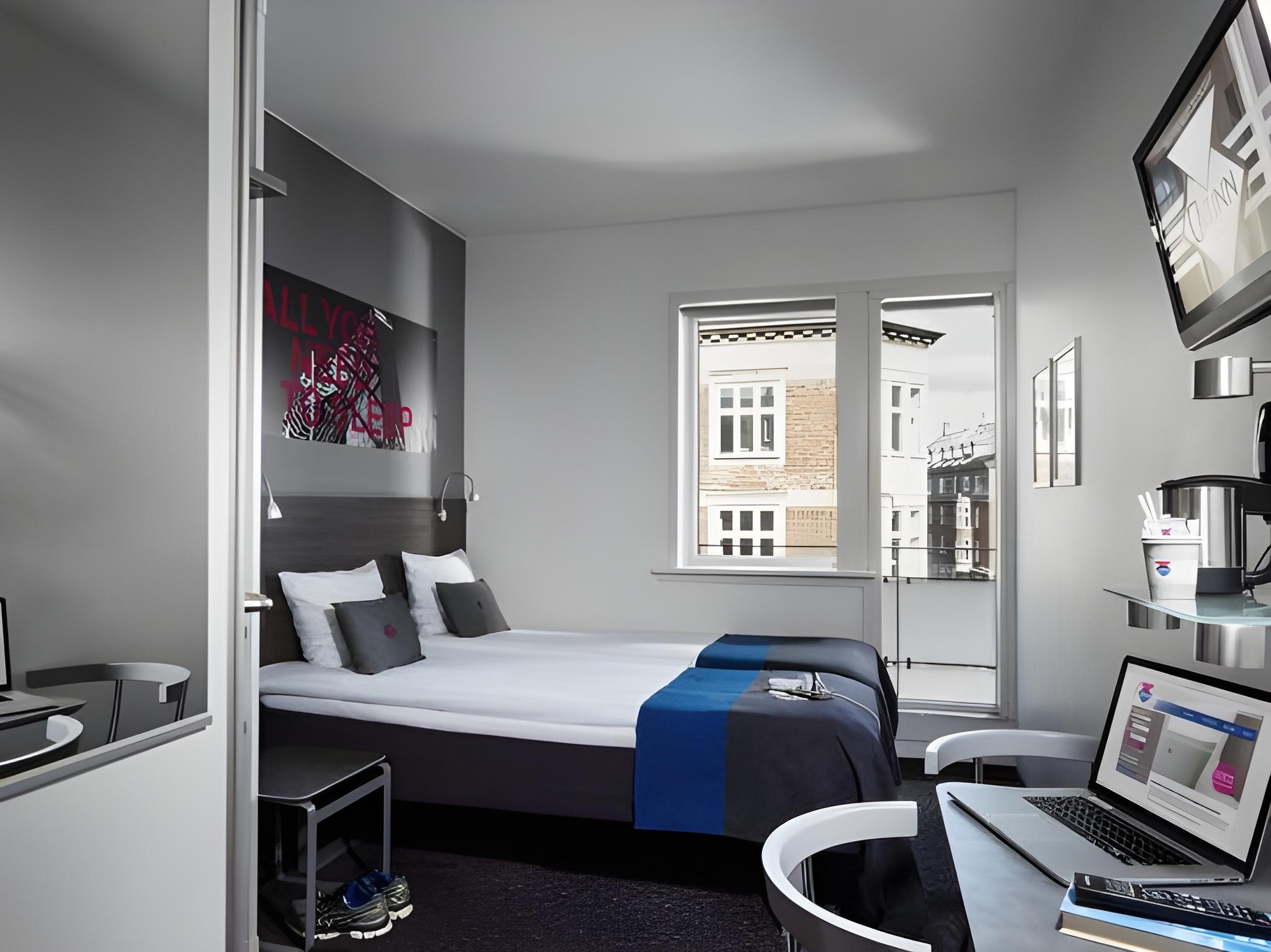 Commodore, Single, Twin Beds