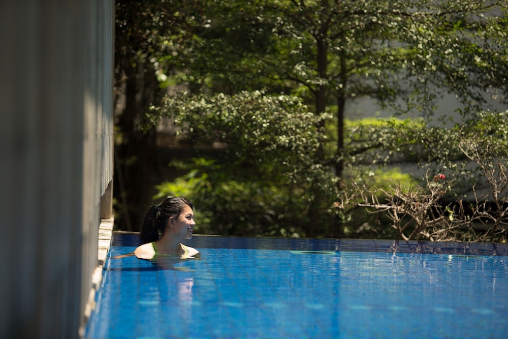 NOVOTEL BANDUNG 71/73