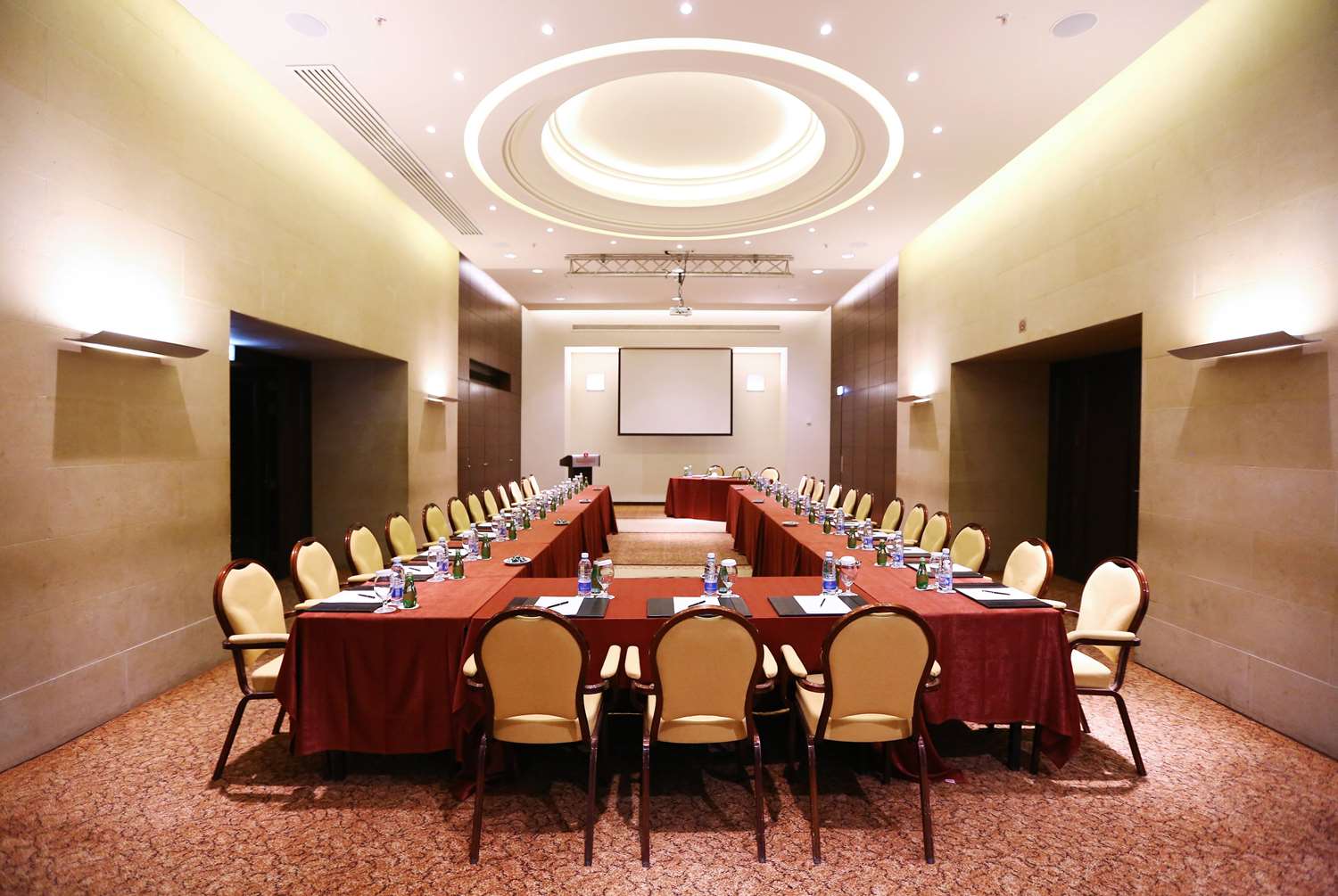 Ramada Plaza by Wyndham Beirut Raouche 30/34