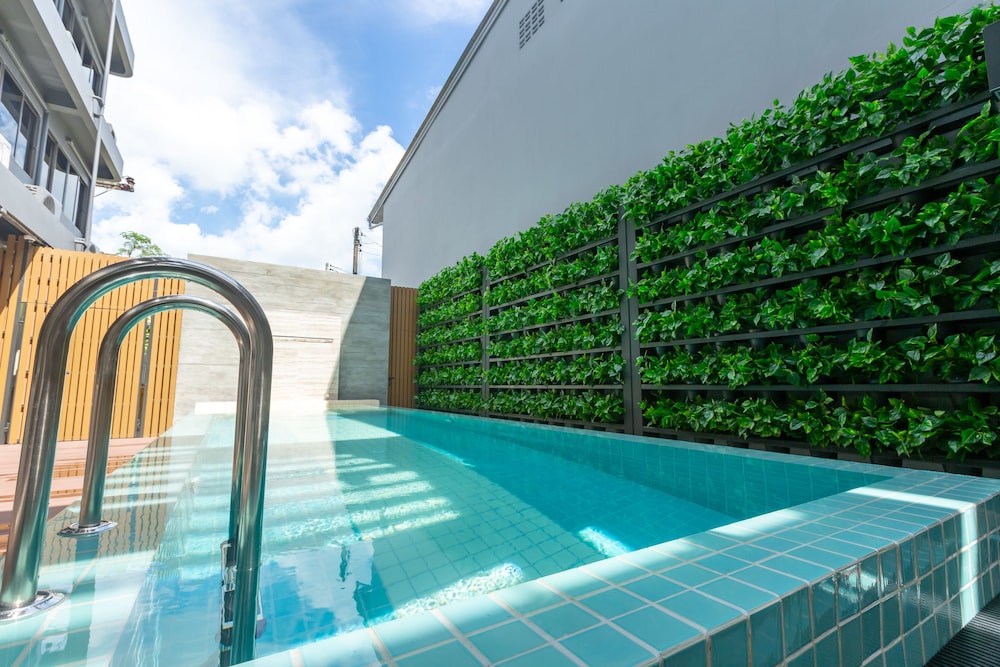 swimming pool spa