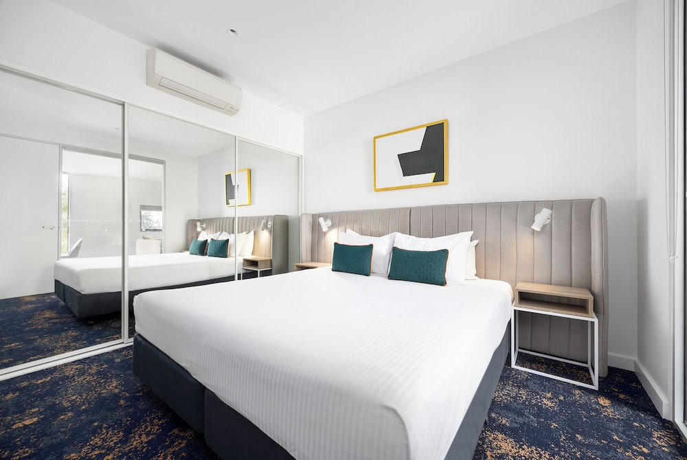 Studio, Apartment, King Bed, Accessible