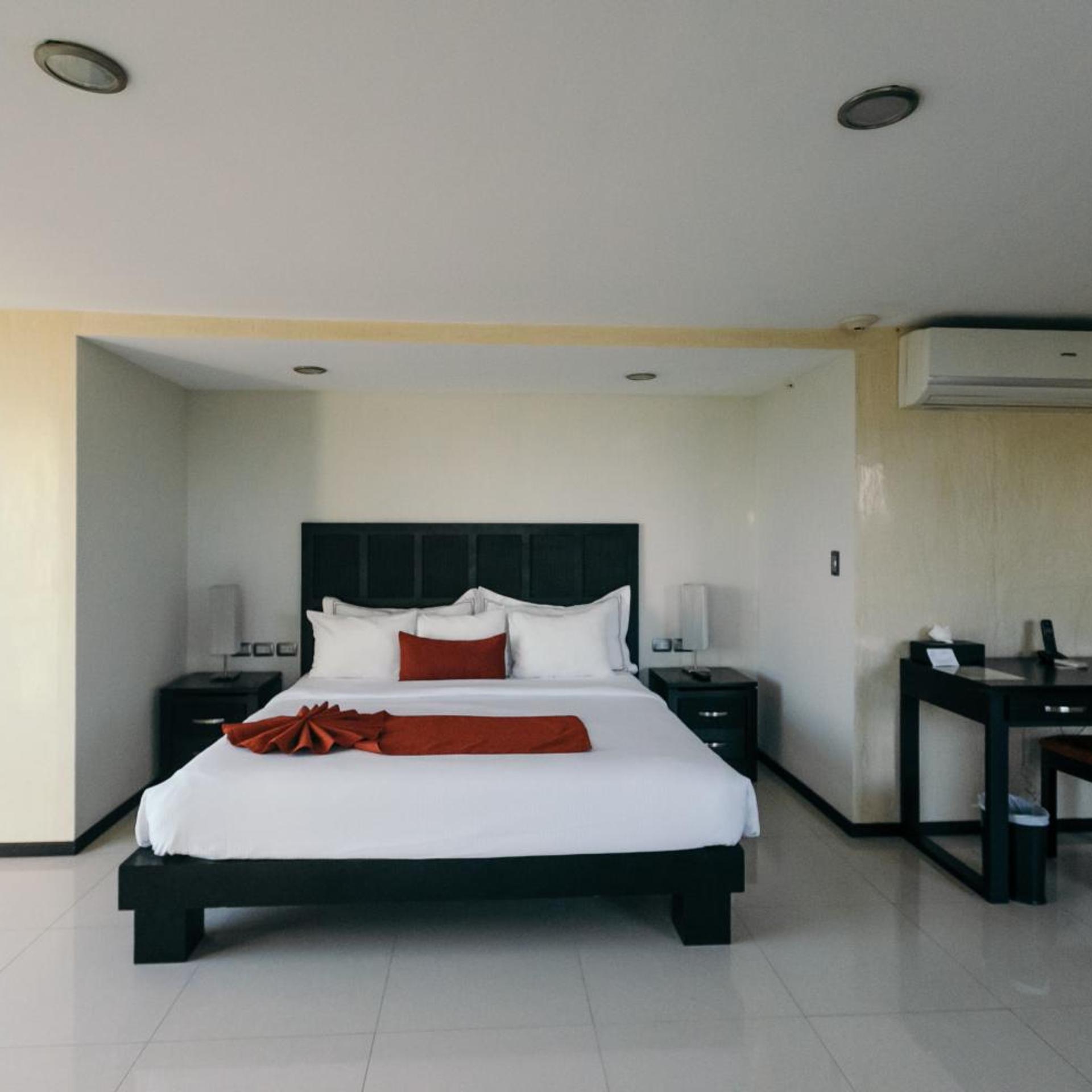 Suite, King Bed