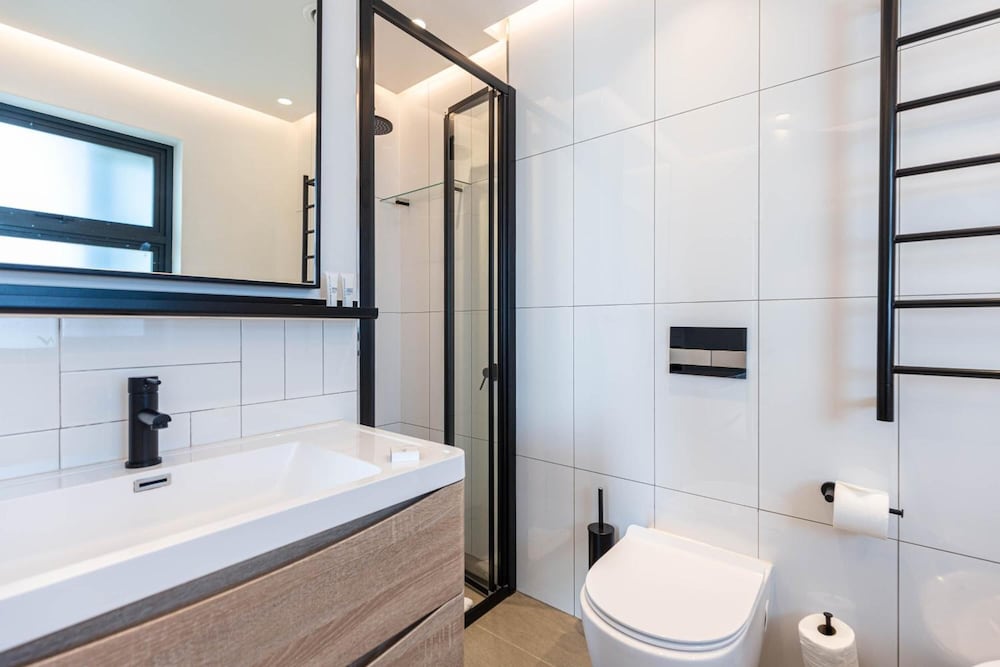 Latitude Aparthotel By Totalstay 54/56