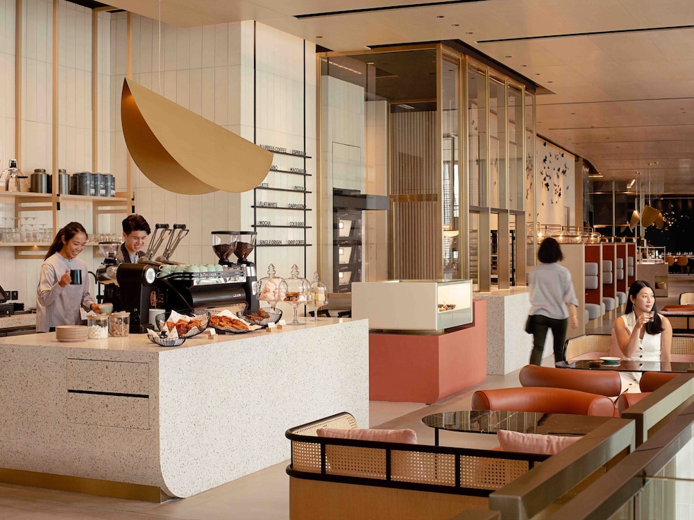 East Hong Kong Hotel 42/64