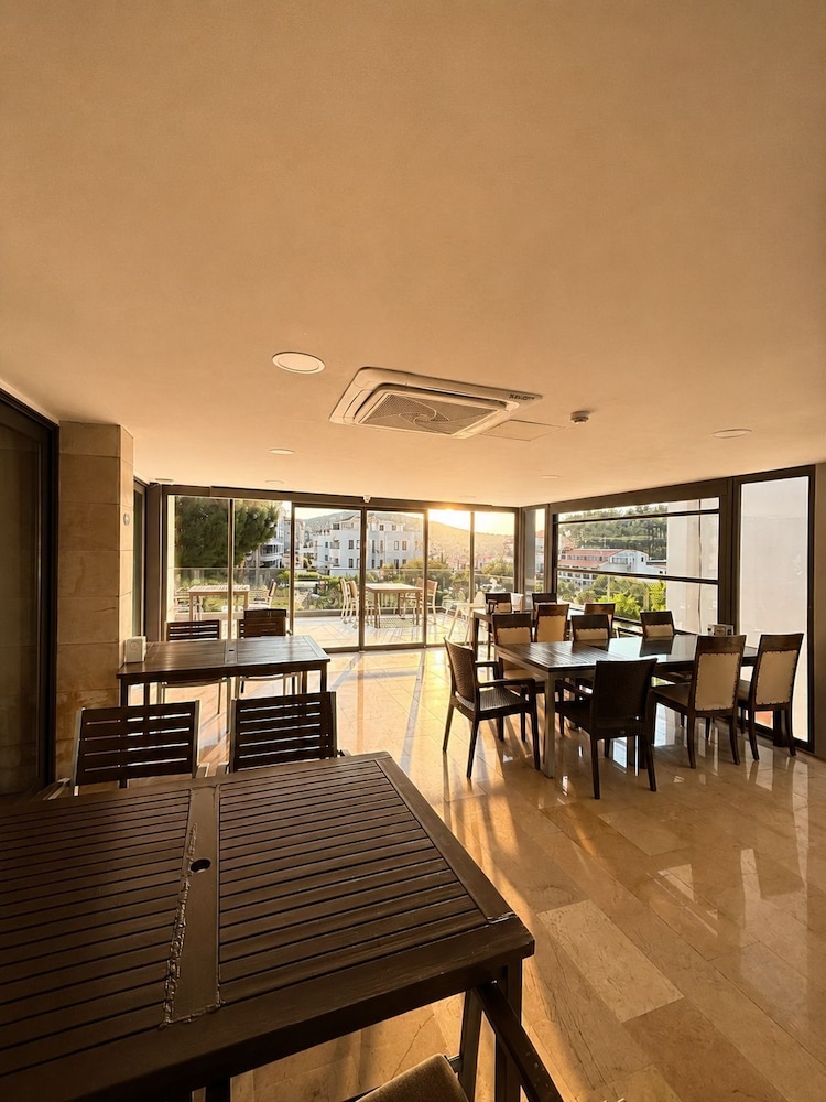 Calis Hotel 25/48