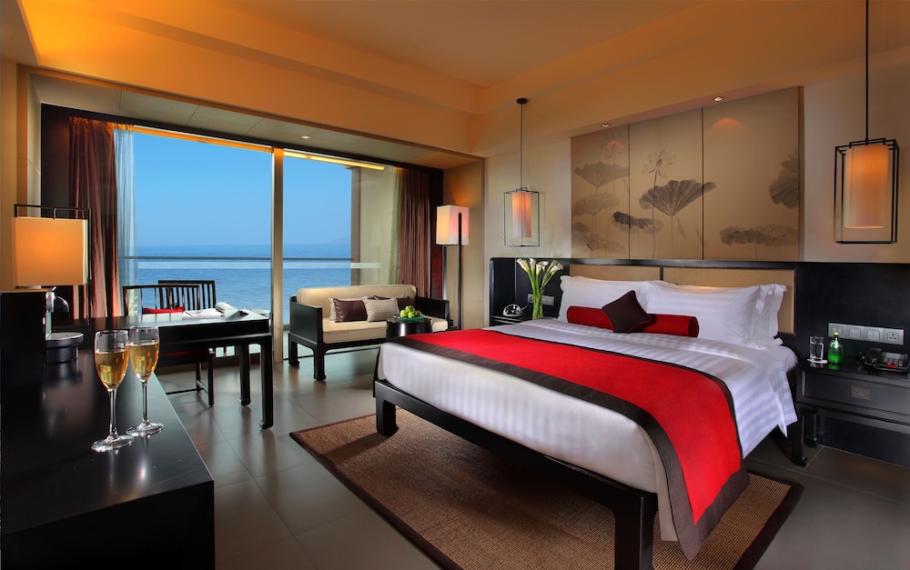 Pullman Oceanview Sanya Bay Resort and Spa 14/76