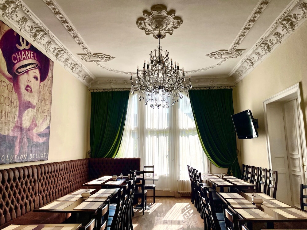 Upper Room Hotel 60/73
