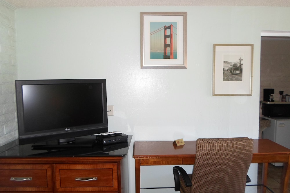 Hitching Post Studios Inn 48/63