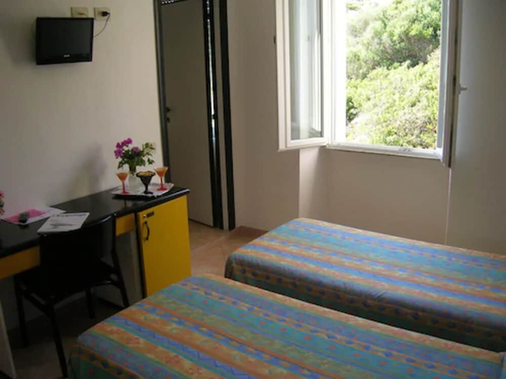 STANDARD, DOUBLE OR TWIN BED