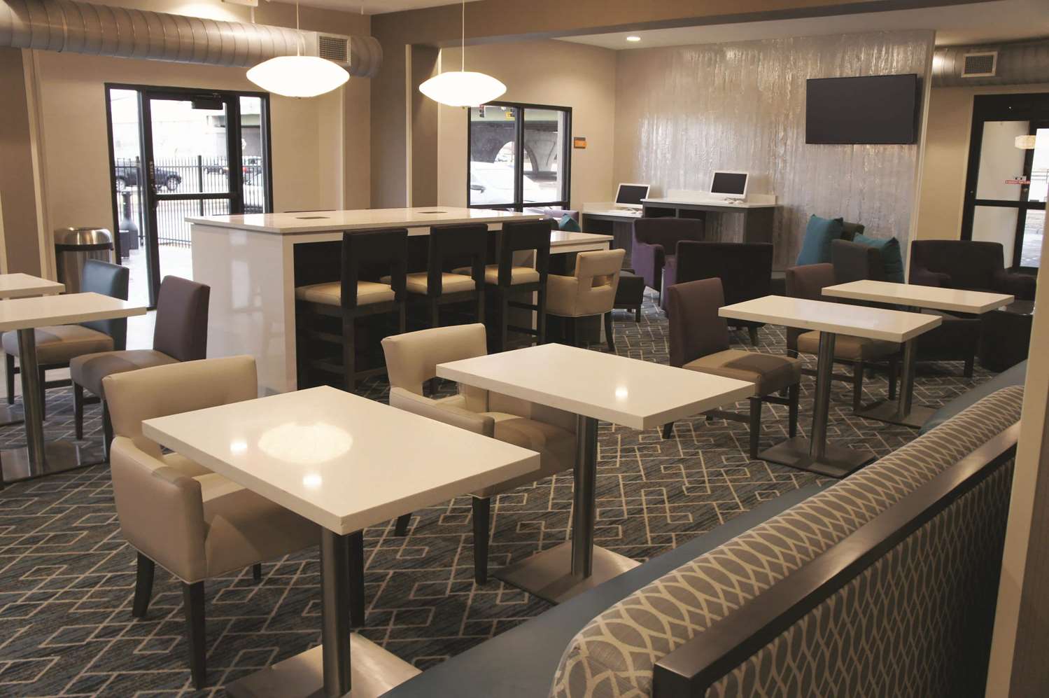 La Quinta Inn & Suites by Wyndham Wichita Airport 41/56