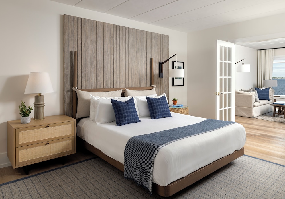 Newport Harbor Island Resort 18/66