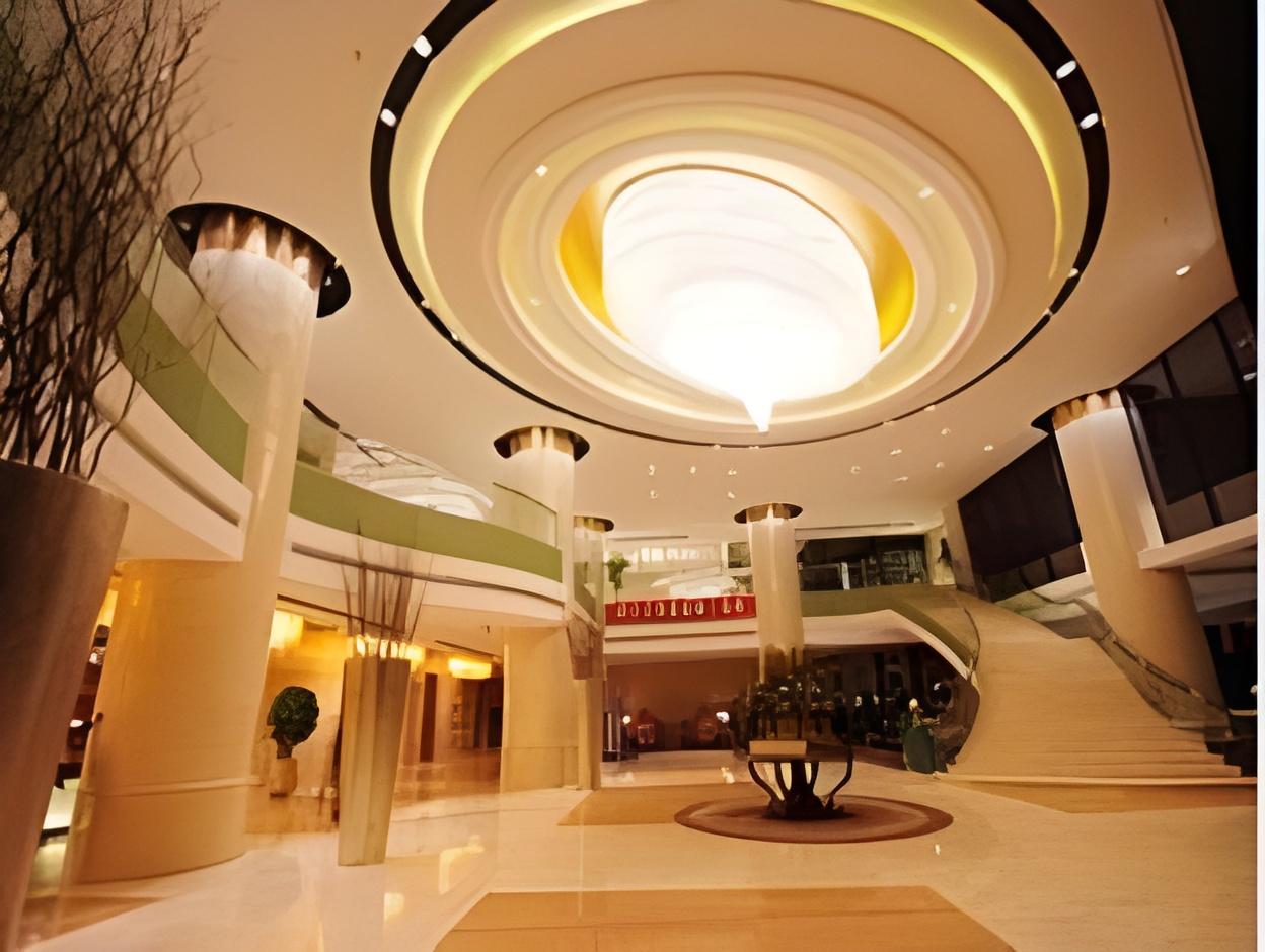 Xinhua Jianguo Hotel 4/48
