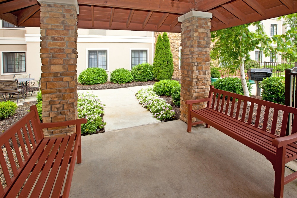 Staybridge Suites Louisville-East 7/61