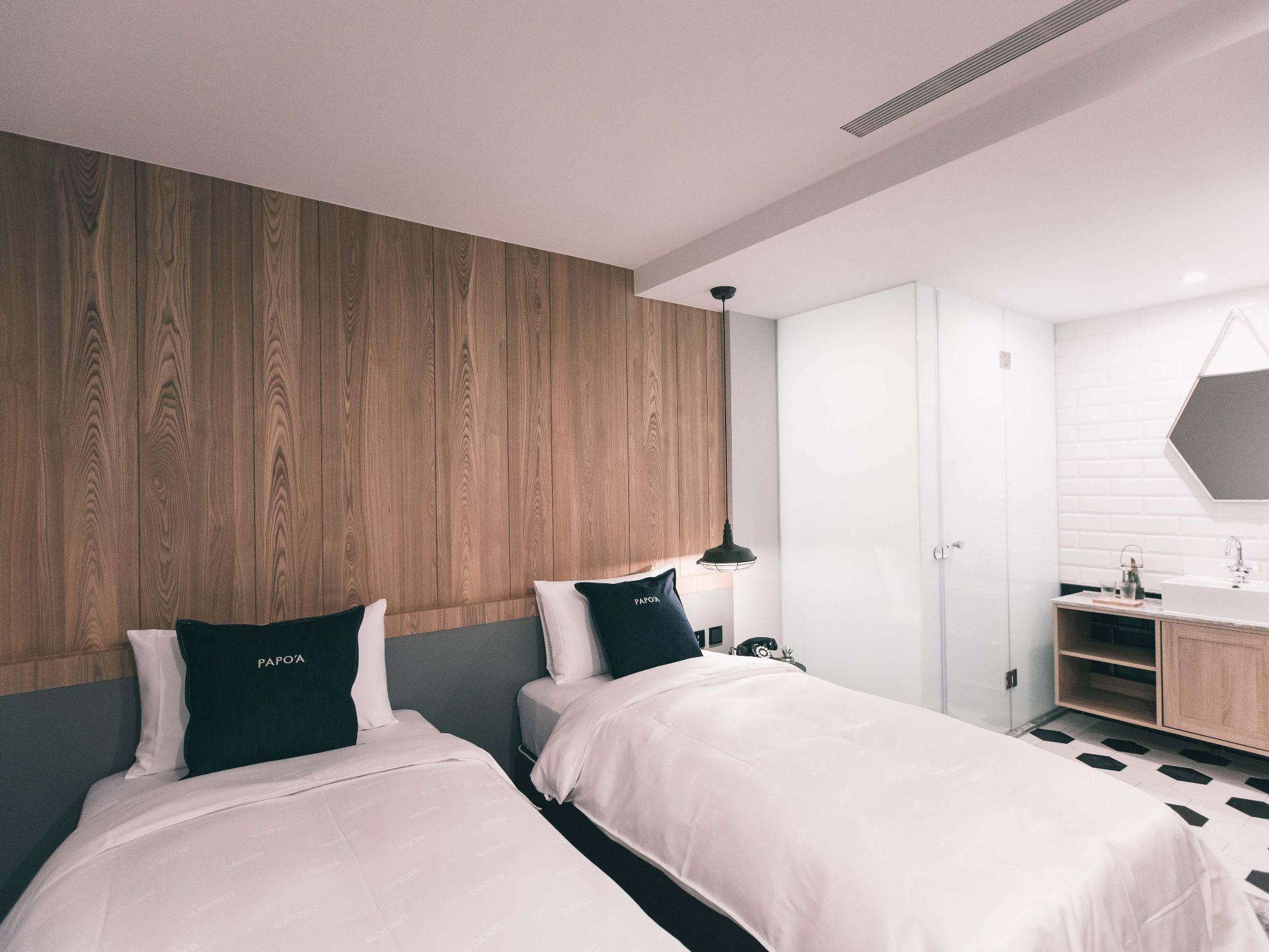 Room, Twin Beds, No Window
