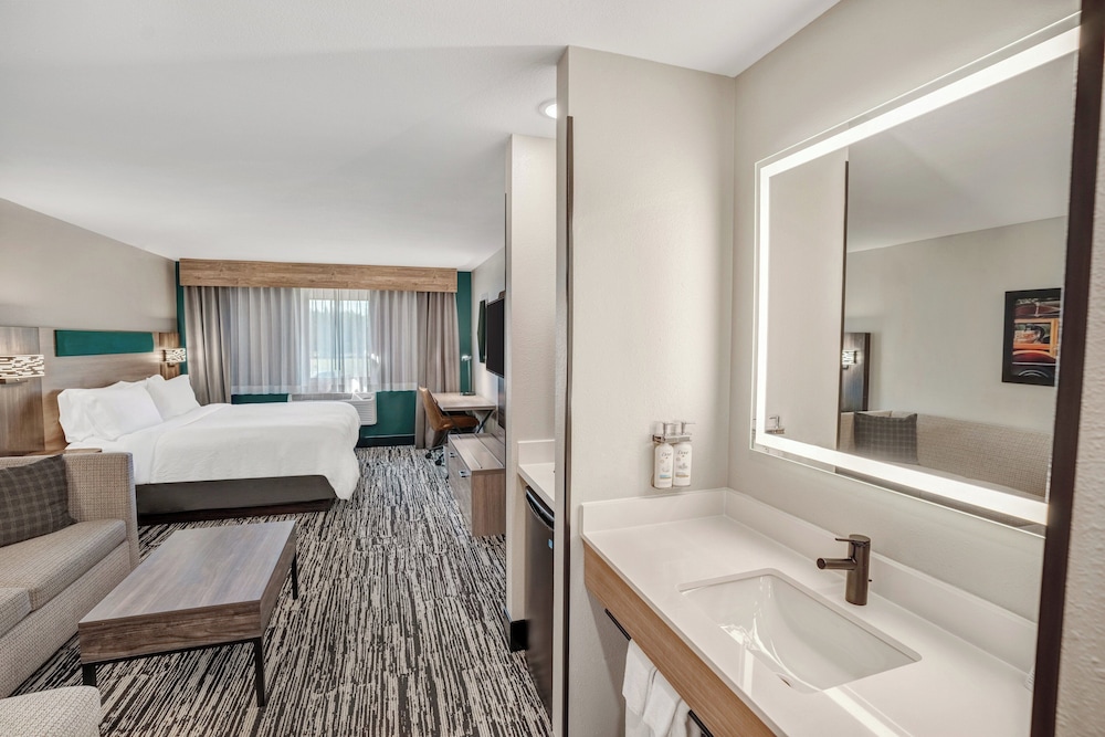 Holiday Inn Express And Suites Hayward 66/66
