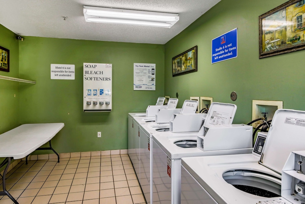 Studio 6 Extended Stay - Greensboro, NC - I-40 37/48