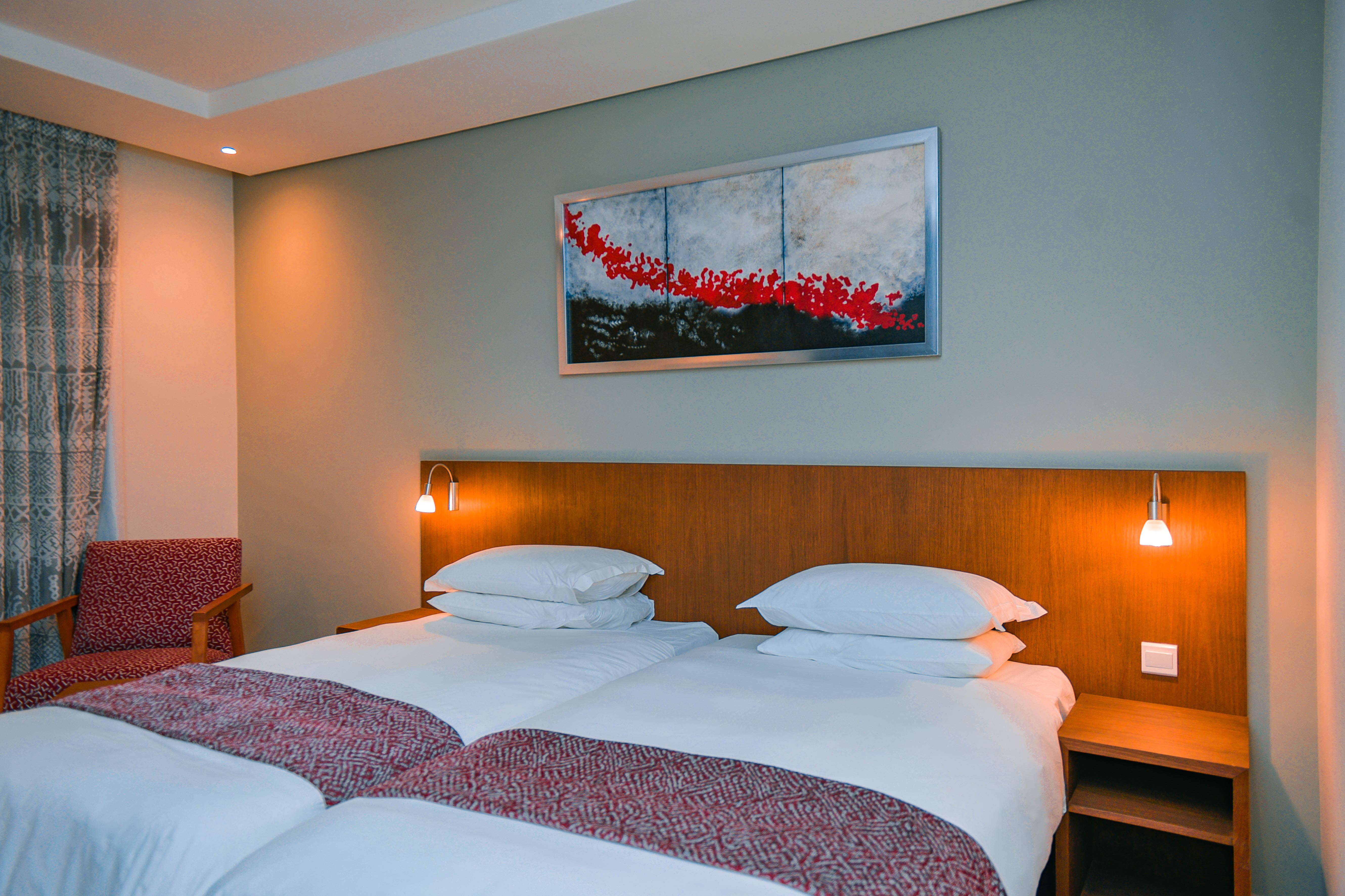 Crowne Plaza Dar Es Salaam 28/74