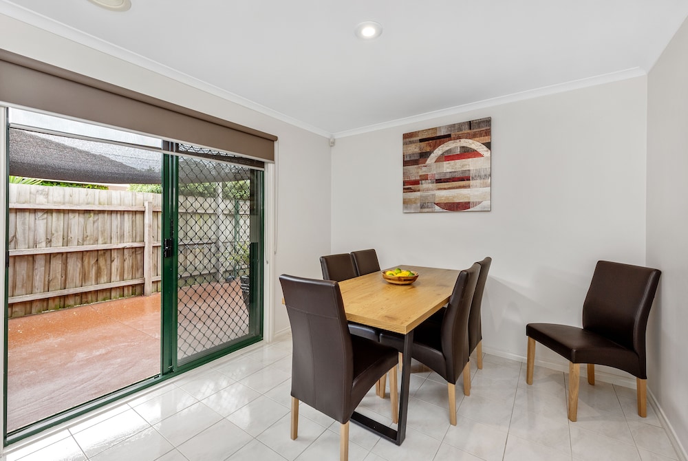 Fawkner Suites Serviced Apartments 49/64