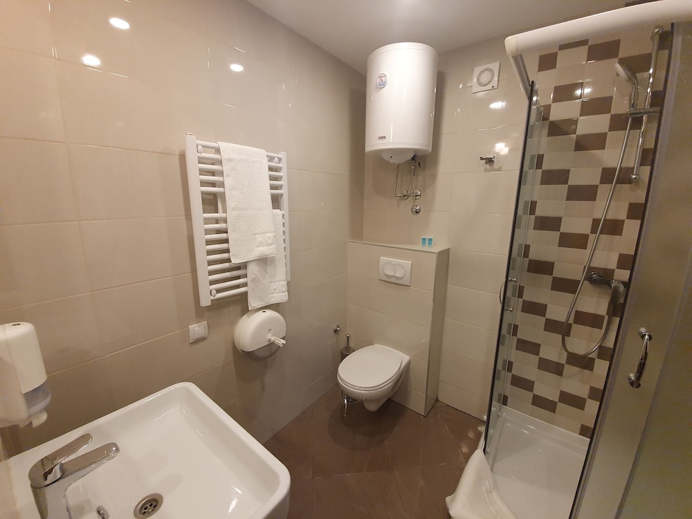 Premium Crown Suites 47/47