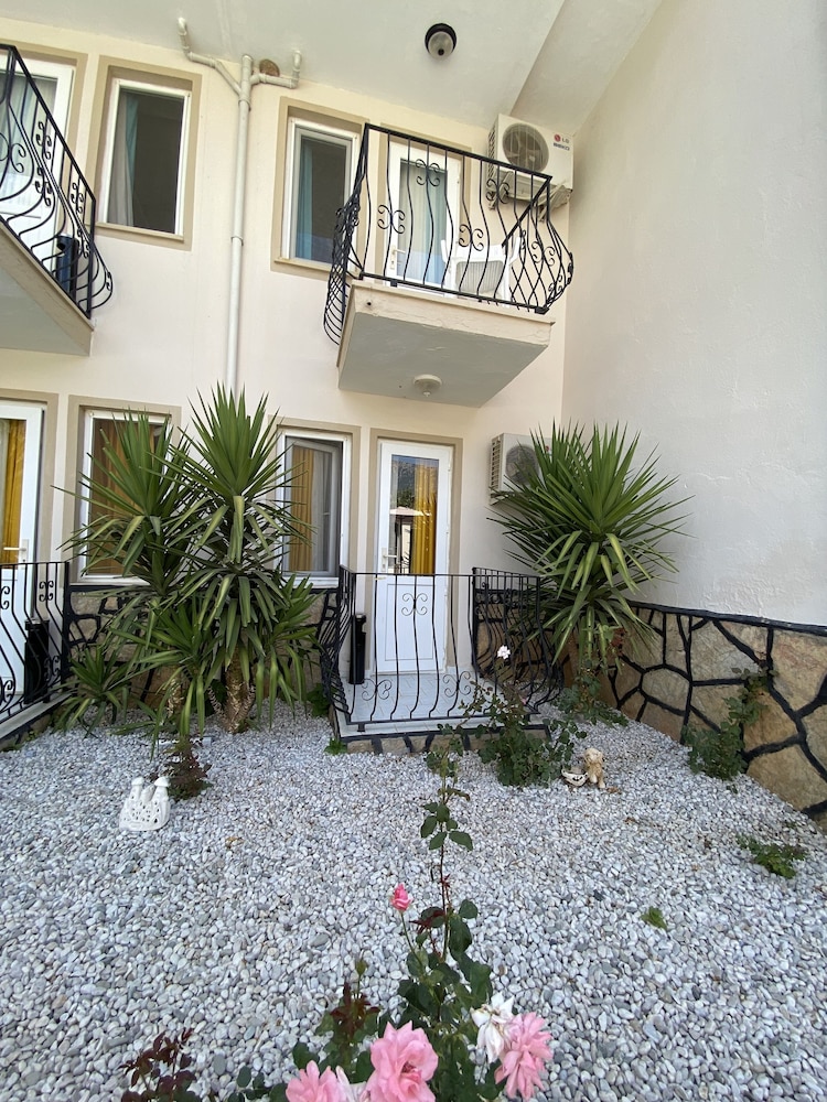 Nefis Hotel 6/60
