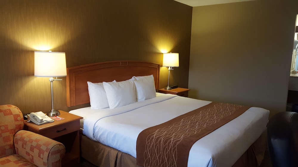 Econo Lodge Inn & Suites North Vancouver 32/52