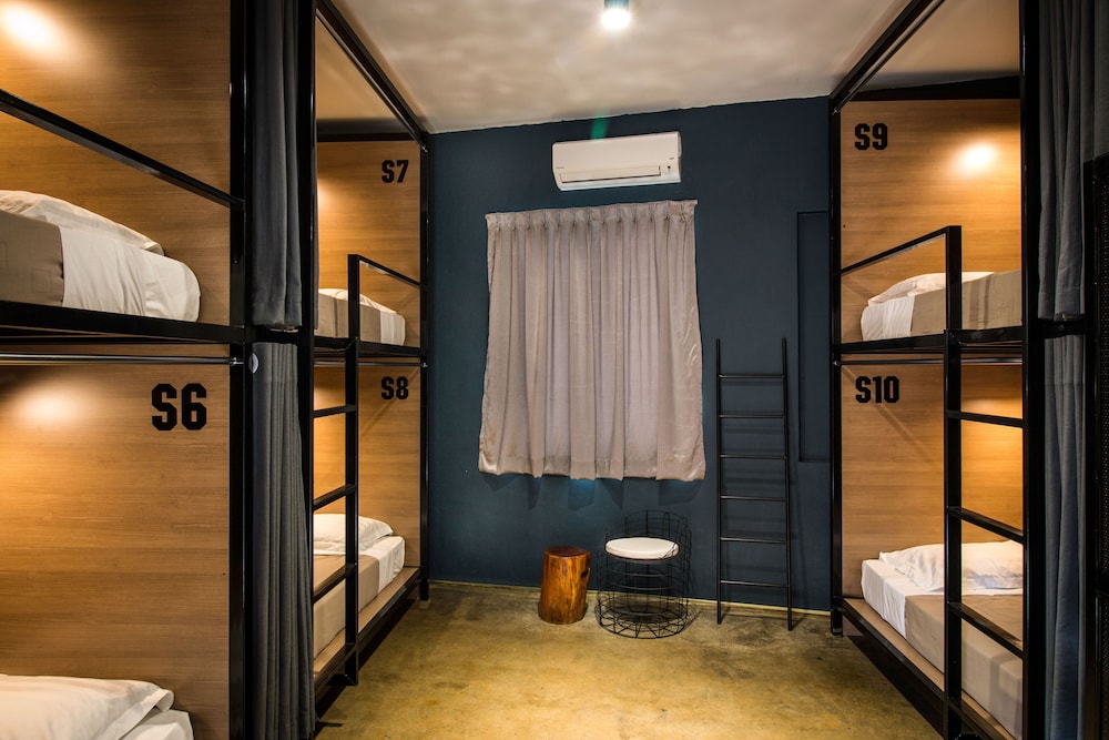 The Brownstone Hostel & Space 27/50