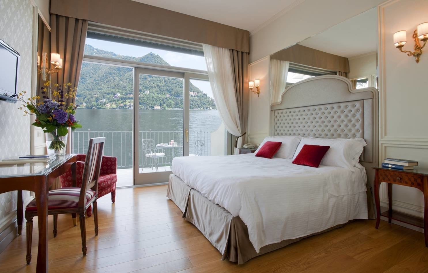 DELUXE, DOUBLE BED