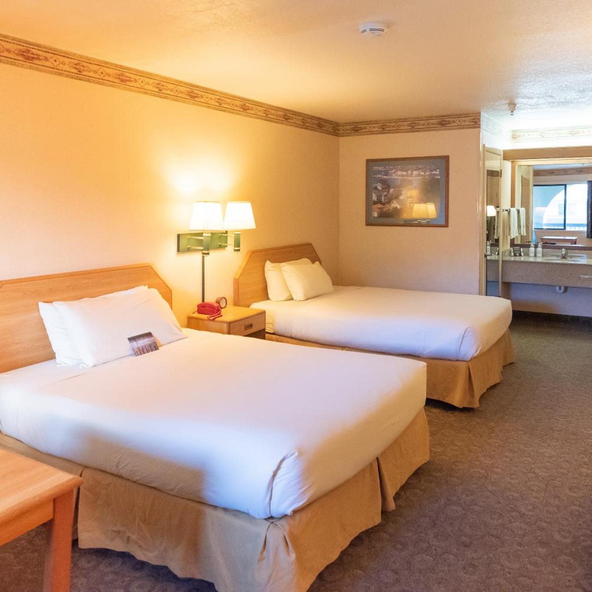 Redwood, 2 Queen Beds