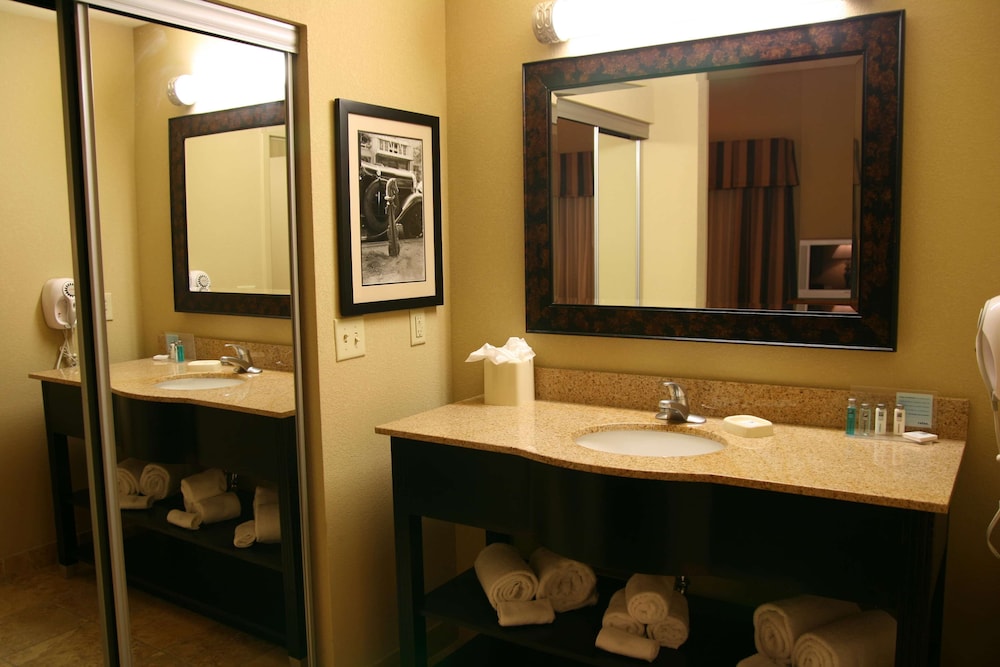 Hampton Inn & Suites Mobile Providence Park/Airport 27/56