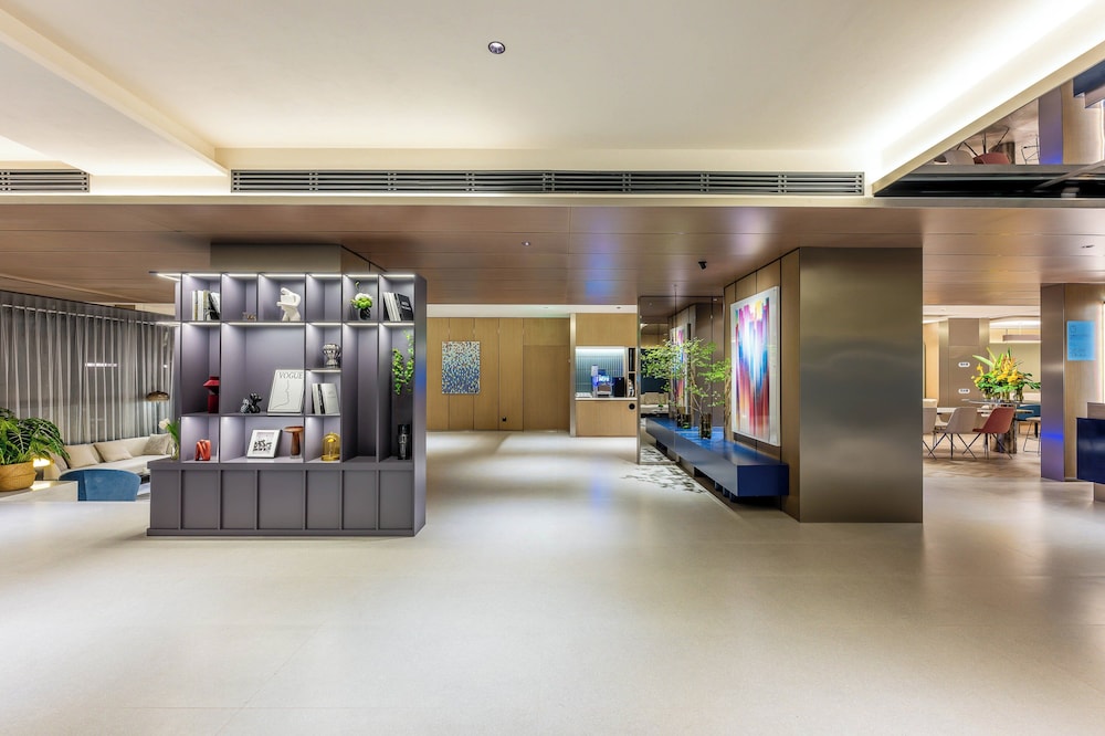 Holiday Inn Express Shanghai Jing'an Temple 13/50