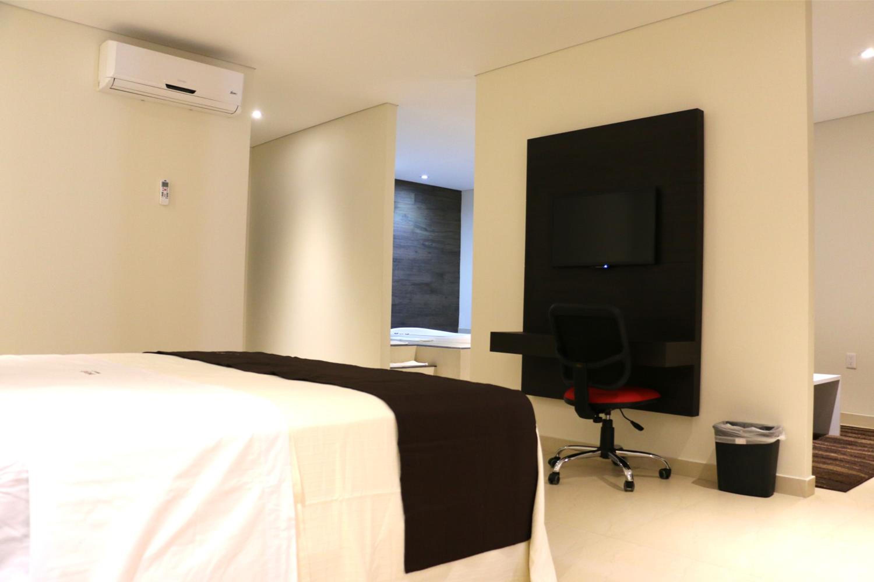 Deluxe, Studio, King Bed