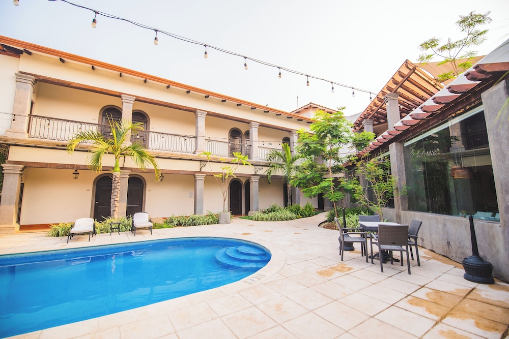 Hotel Los Portales 3/50