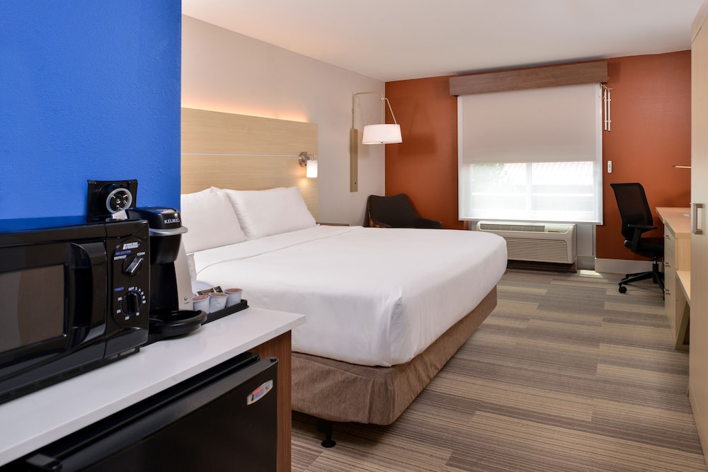 Holiday Inn Express Suites Cincinnati Mason 19/49