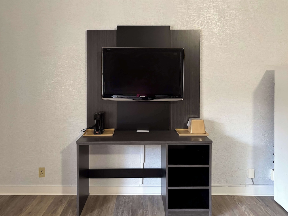 Studio6 Tallahassee, FL – North Monroe 34/42