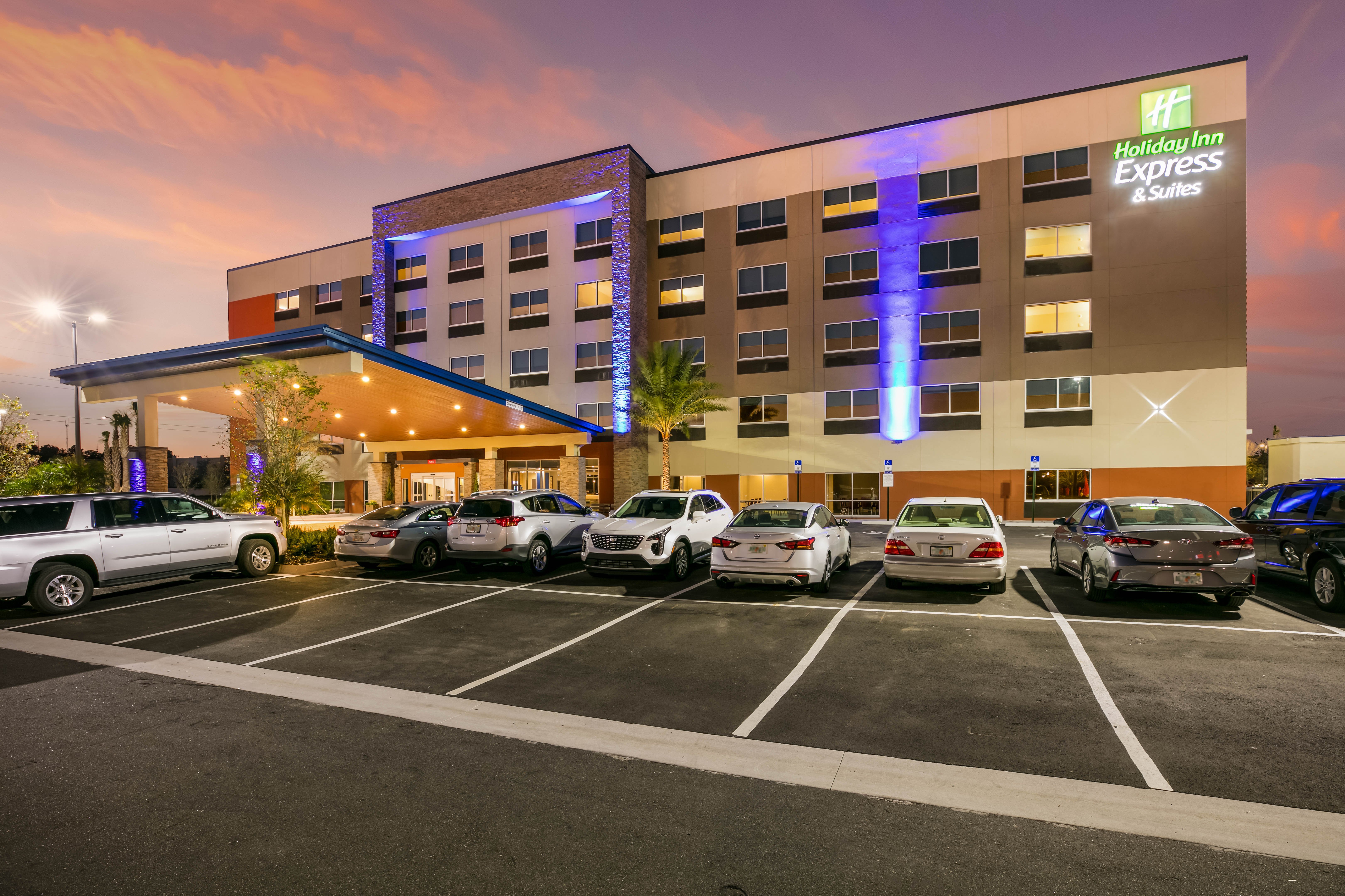 Holiday Inn Express Suites Jacksonville Town Center 40/46