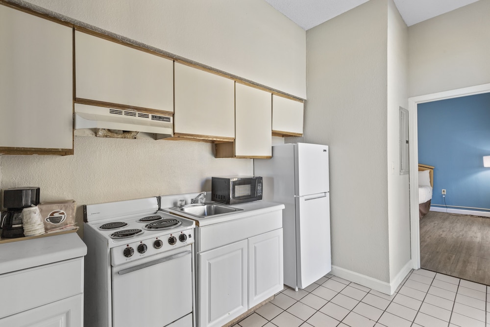 Ocean Crest Inn and Suites 12/51