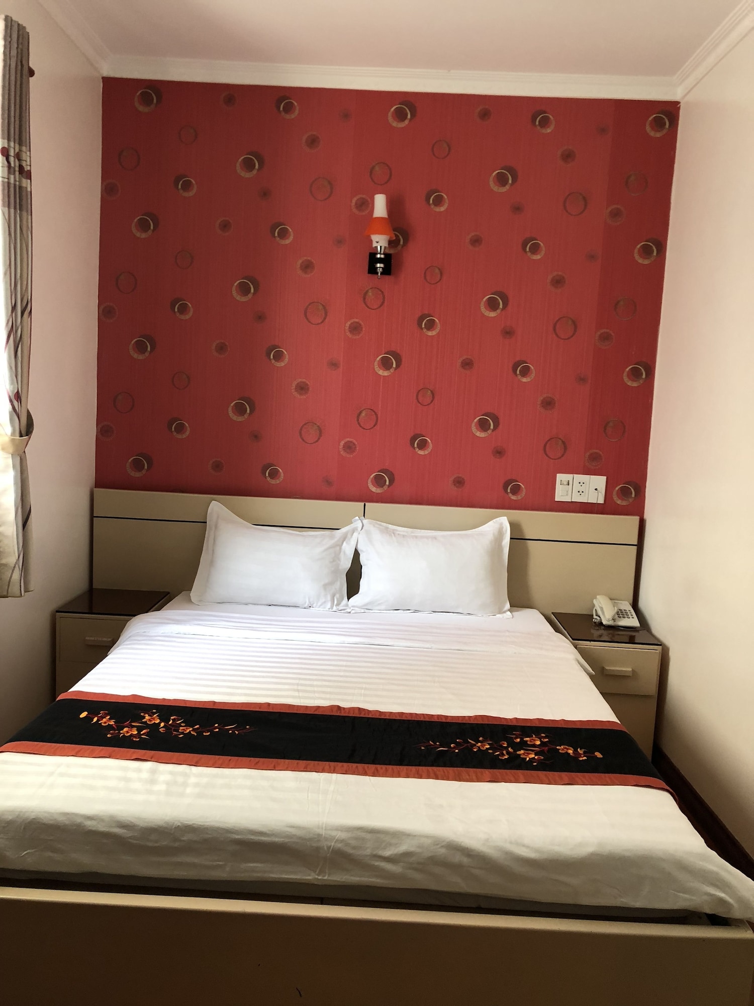 ROOM, DOUBLE BED